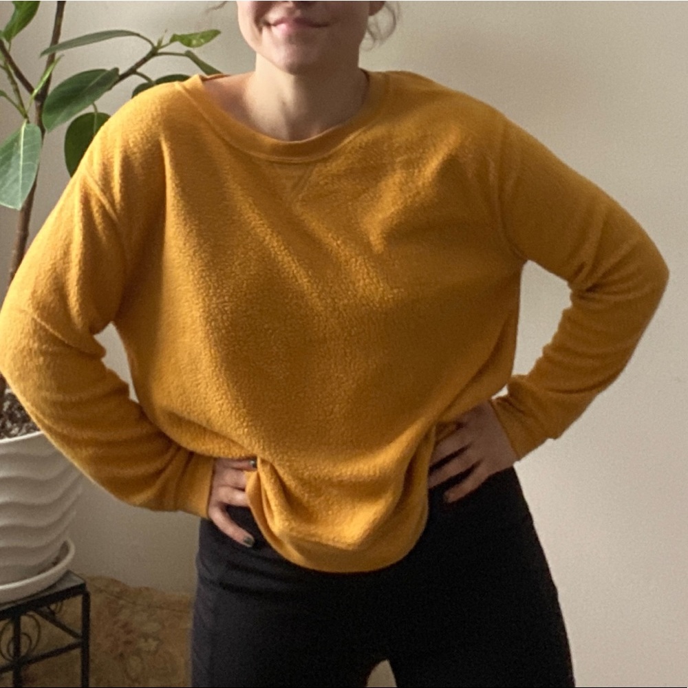 Relaxed Yellow crew neck